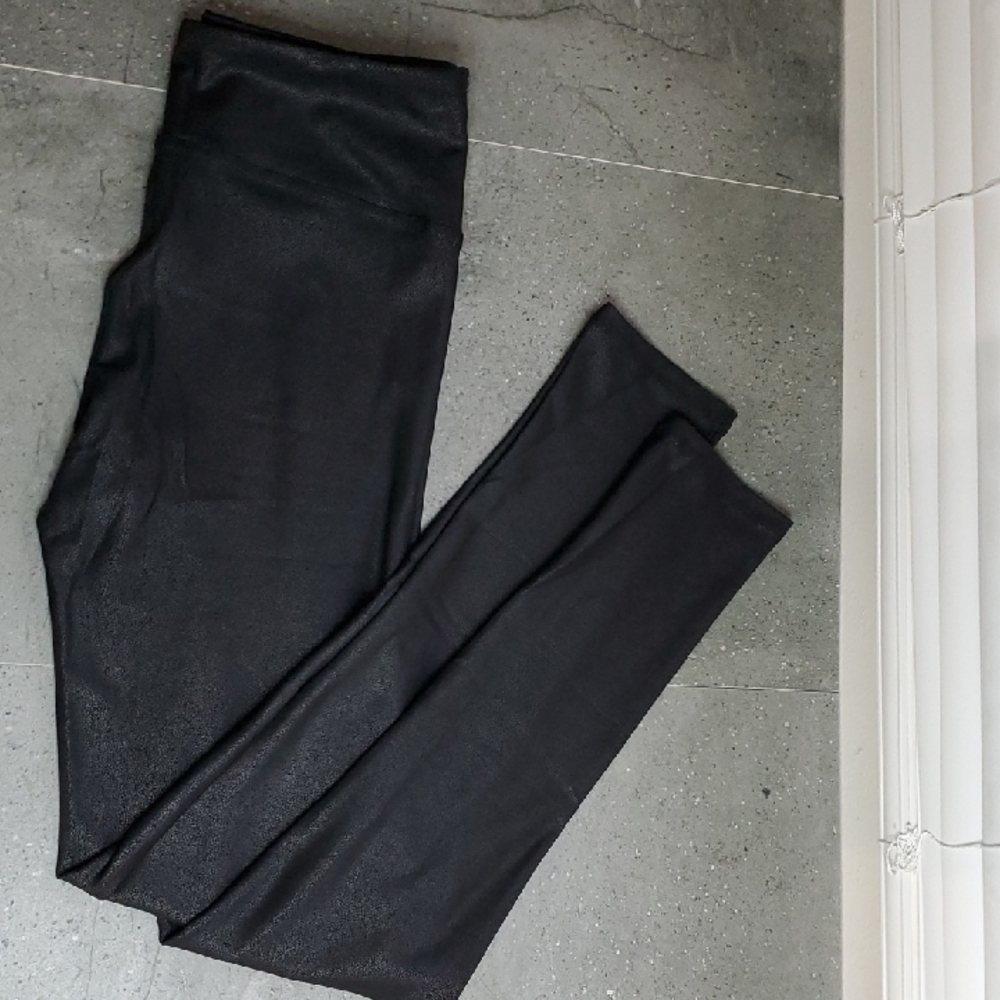 Faux Textured Black Leggings Nwot